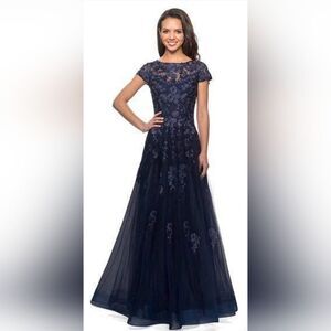 Elegant Navy Blue Lace Evening Gown